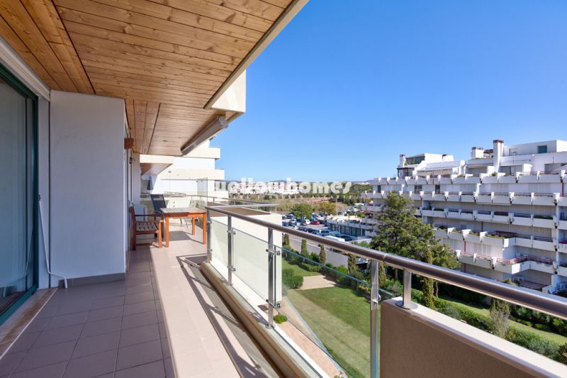 Rare opportunity: Modern 2 bedroom apartment at the Marina of Vilamoura